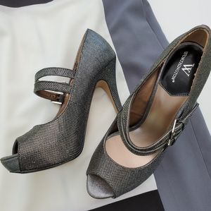 Womens buckle strap Mary Jane platform heels silver gray sparkle fabric size 8.5